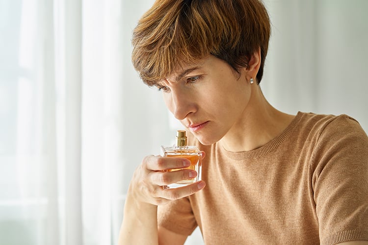 Người thử nước hoa nhiều dễ bị loạn mùi